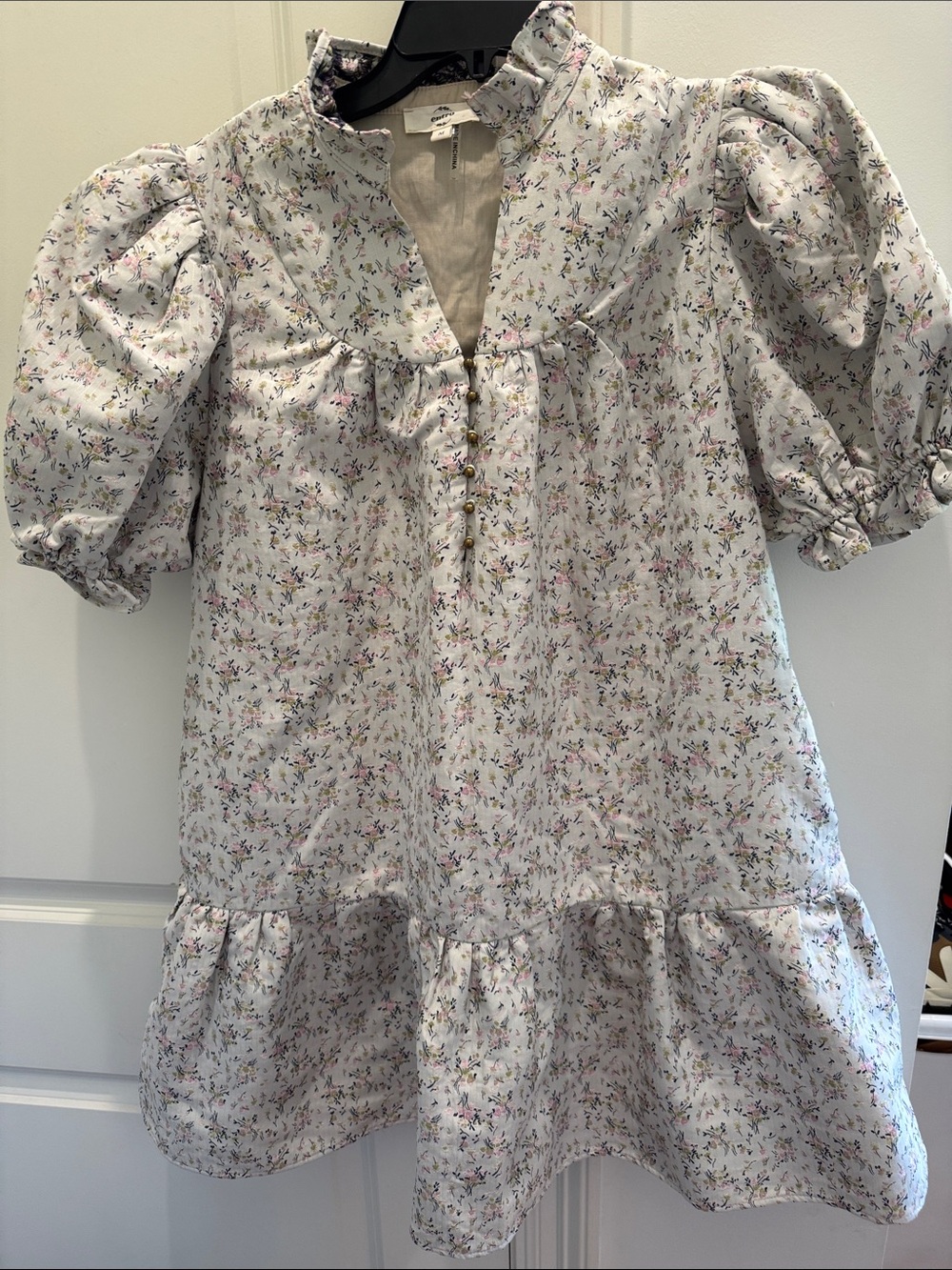 entro White Floral Puff-Sleeve Mini Dress